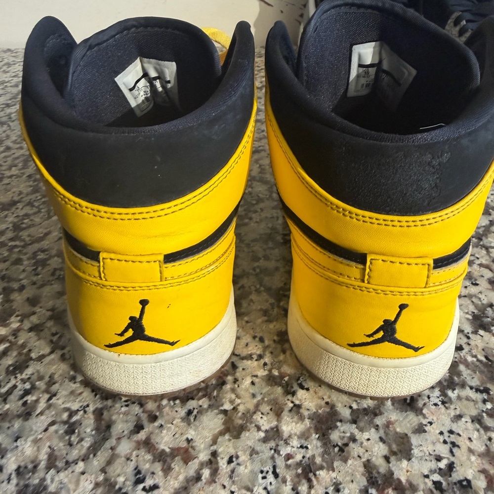 Jordan 1s. Retro - Picture 4 of 8